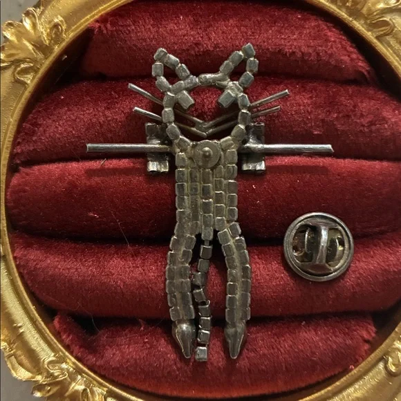 Silver Rhinestone Green Eyed Hanging Cat Pin with Moveable Tail - Picture 3 of 3